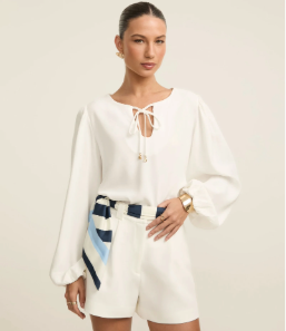 Blusa Acetinada com Pingente